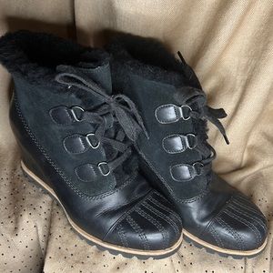 Ugh black suede, leather and fur boots
